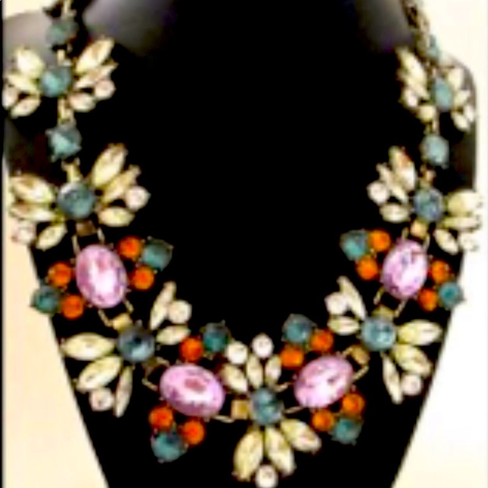 Leaf design style necklace